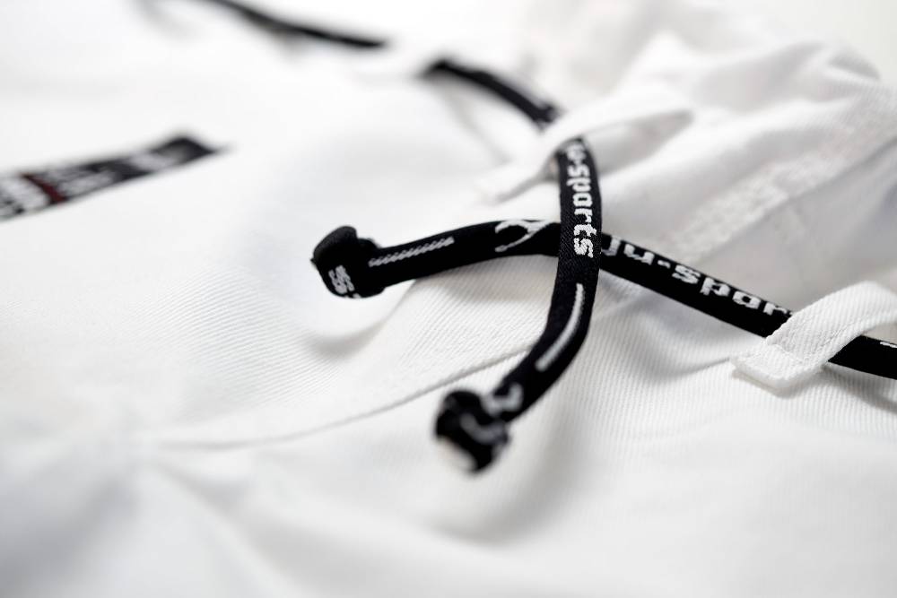 Ju Sports BJJ Starter Gi Fortaleza + BJJ Gürtel weiß JETZT KAUFEN