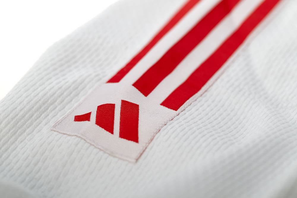 Ju Sports adidas Judo-Anzug Club weiß/rote Streifen, J350 2025