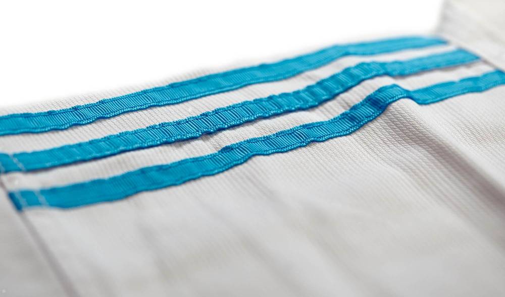 Ju Sports adidas Taekwondoanzug, Adi Club 3 stripes, weißes Revers, blaue Streifen Tiefpreis