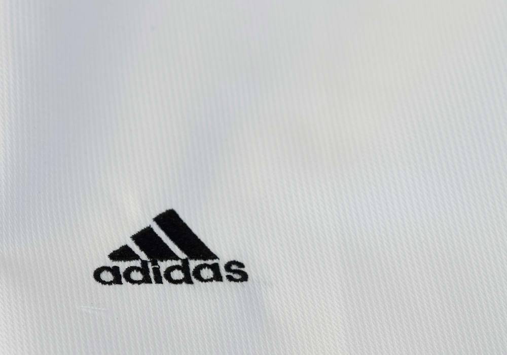 Ju Sports adidas Taekwondoanzug Poom, schwarz/rotes Revers Preisnachlass