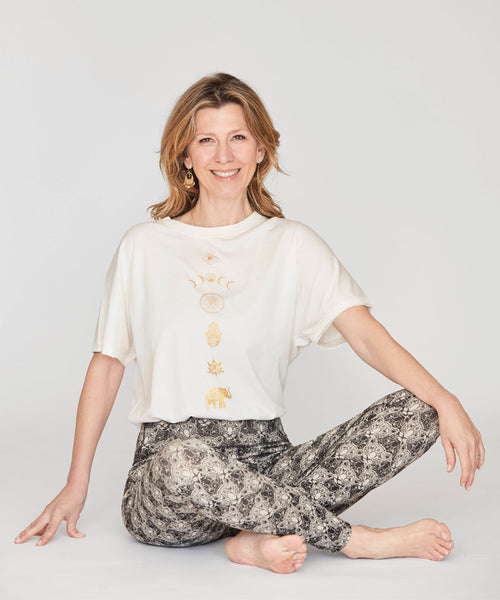 Ognx Yoga Boxy T-Shirt Spiritual Chakras by Gabriela Bozic Bio Baumwolle Tencel™ Sora - weiß Wochenangebot