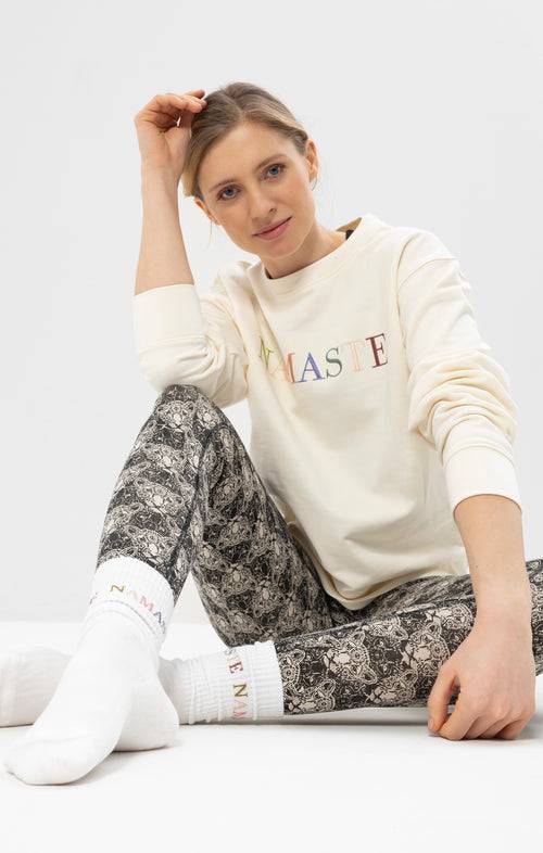 Ognx Yoga Boxy Sweater Namaste Bio Baumwolle Philia - weiß JETZT KAUFEN