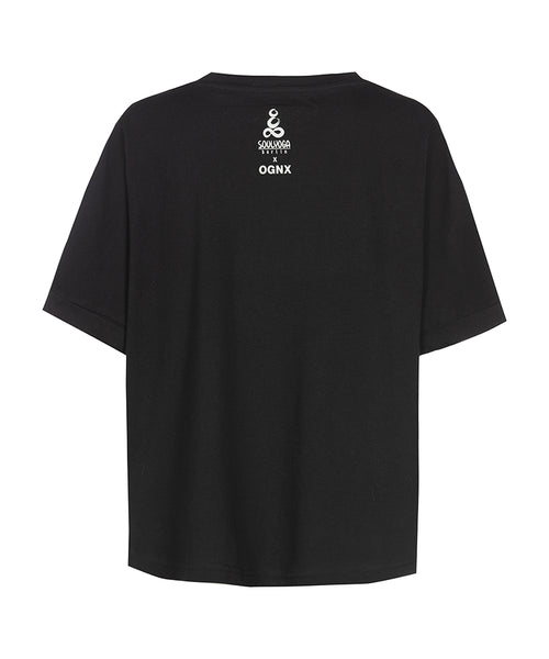 Ognx Yoga Boxy T-Shirt Be Your Own Guru by SOULYOGA Berlin - schwarz Black Friday Preise