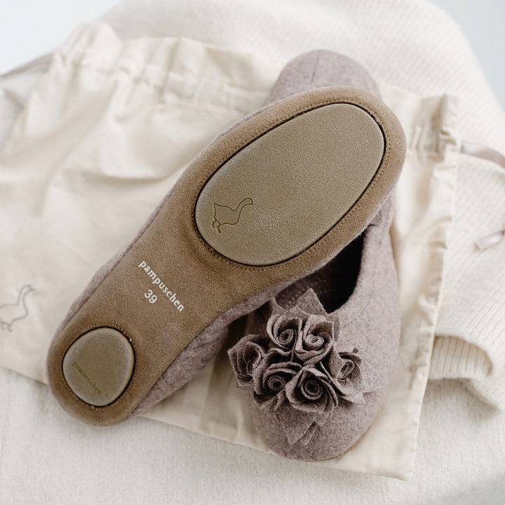 Pampuschen Grace wool trüffel Auslauf